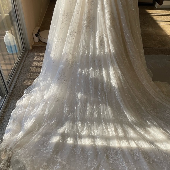 Discontinued Maggie Sottero wedding dress! - Picture 3 of 9